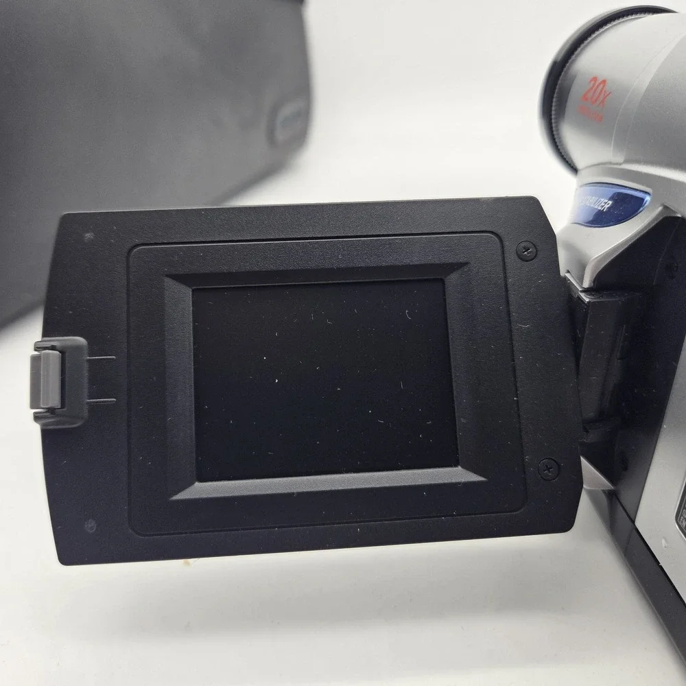 UNTESTED JVC GR-AXM18U Camcorder 2.5